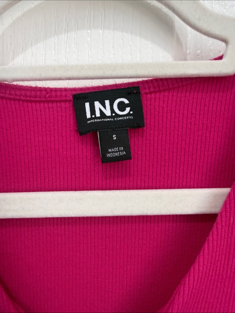INC International Concepts Bright Pink V-Neck Short Sleeve Tee - Size Small - Picture 2 of 7